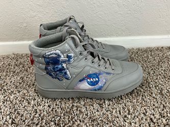 NASA Graphwell Spaceman Galaxy Silver Luminescent Reflective Hi Top Sneaker Men 8.5 size like new