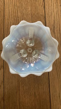 VINTAGE NORTHWOODS OPALESCENT THREE FOOTED RUFFLED EDGE CANDY DISH