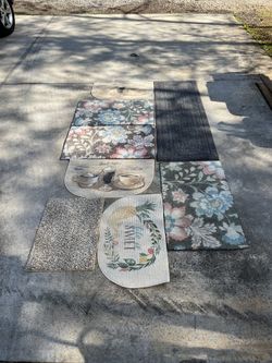 Throw Rugs (8) Great Condition Will Be Cleaned Again Before Delivery $12 OBO!