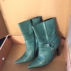Womans Boots size 8