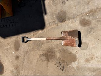 D handle square point shovel