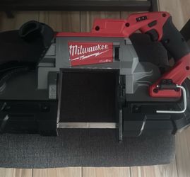Milwaukee Bandsaw