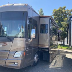 2006 Vectra 40 Ft Diesel Pusher  400 Hp 