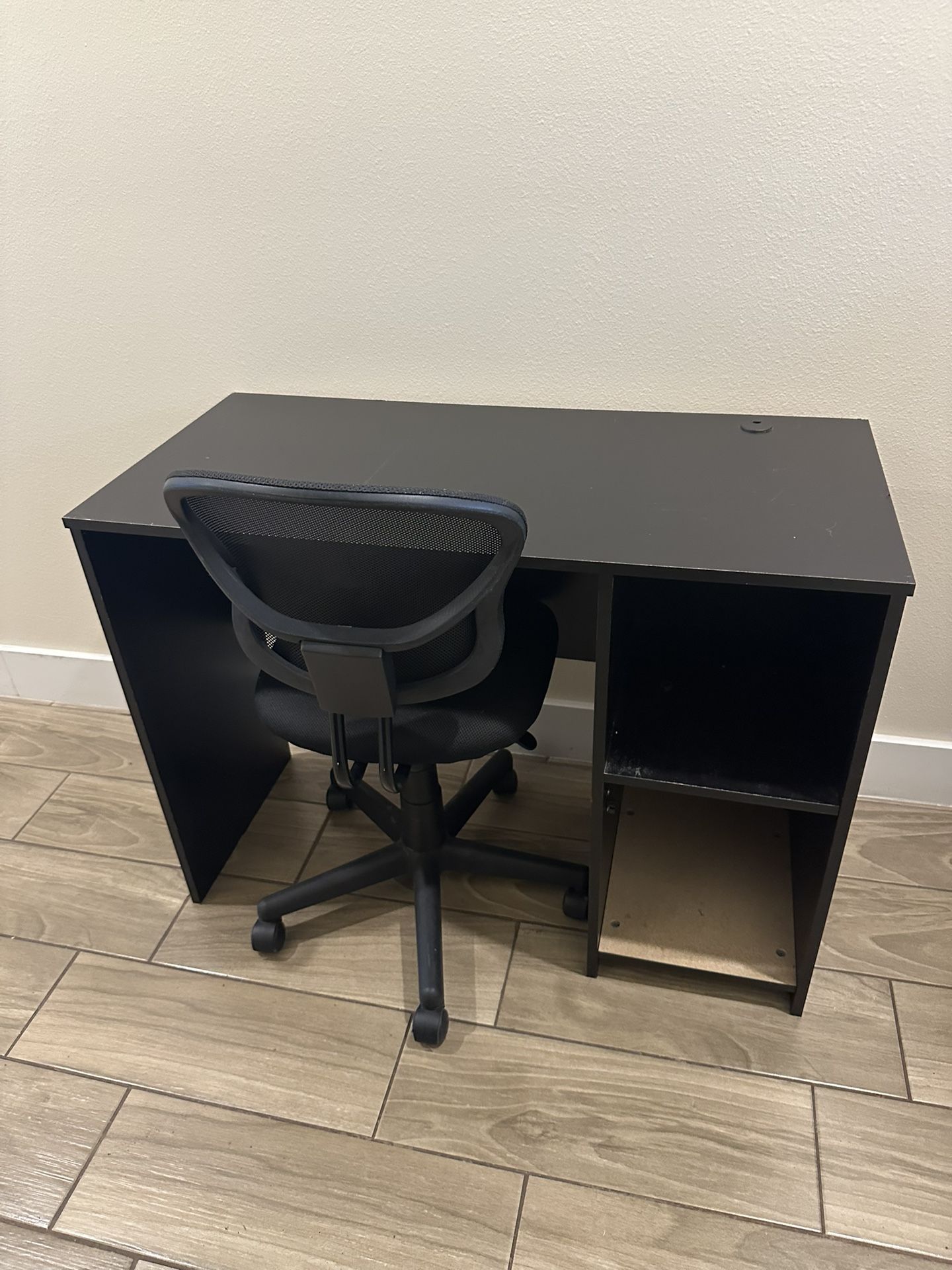 Small Children’s Desk And Chair