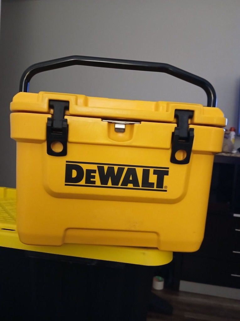 DeWalt 10L Cooler Box