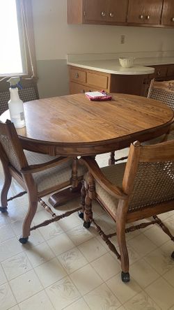 Richardson & Brothers Hutch Wooden Cabinet Table &chairs