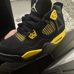 5.5 Y Yellow Thunder 4’s