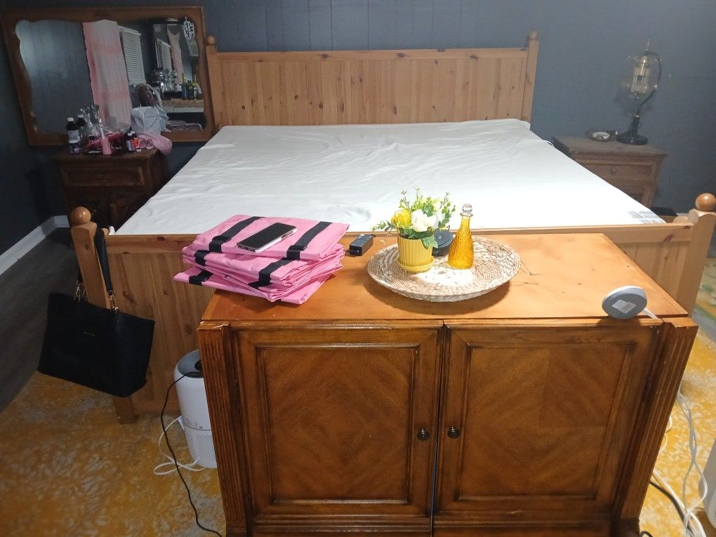 King Size Bed With Dressers Under And Mattress.
