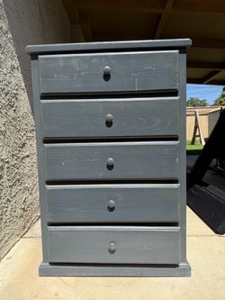 Gray Painted Wood 5-Drawer Dresser