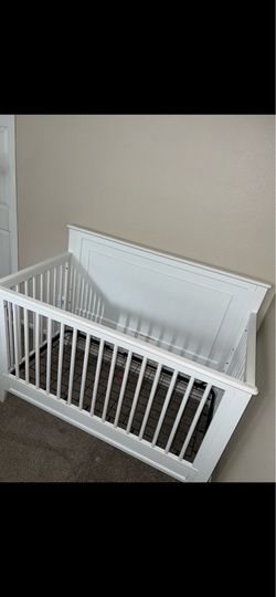 White baby crib