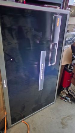 A 55-inch Samsung TV without internet and without a remote control. See photos as is.