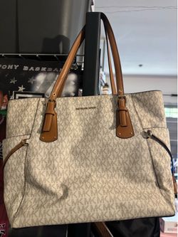 Micheal Kors purse