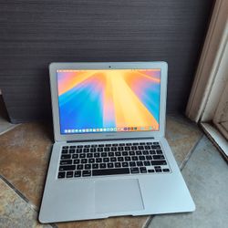 MacBook air 13" i7 8GB RAM 500gb SSD | Adobe, Final Cut, Logic, Office |Best Offer
