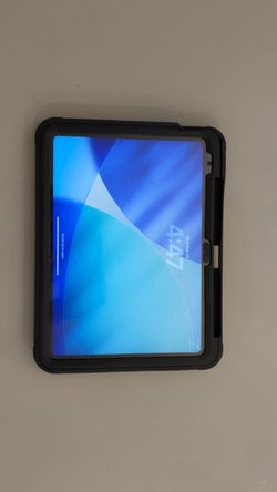 iPad 10th Gen 64GB – Perfect Condition + Protective Case & Screen Protector