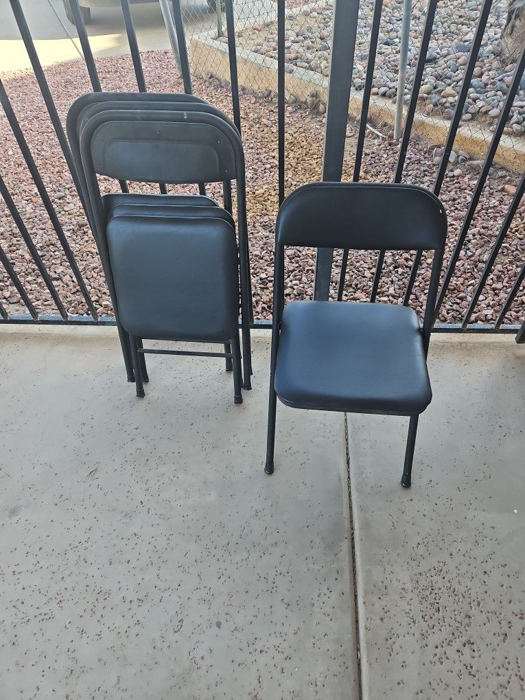 4 Padded Folding Chairs Black
