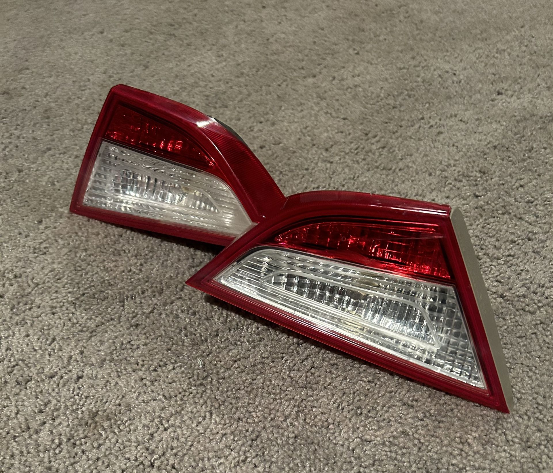 11-14 Hyundai Sonata Inner Tail light Left and right