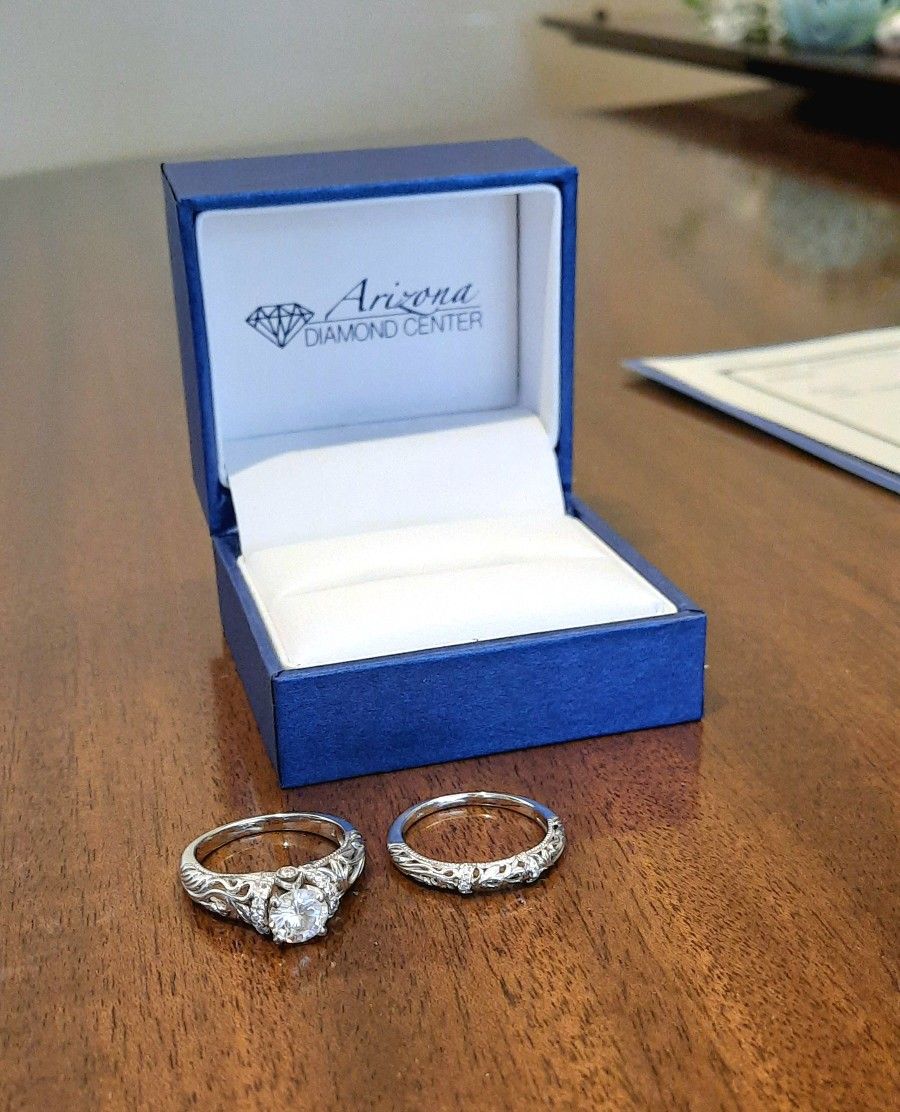 Beautiful Engagement Ring And Wedding Band Set