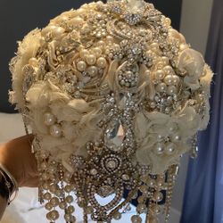 Vintage Broach Wedding Bouquet