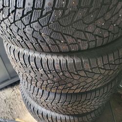 Studded Snow Tires 235/60R