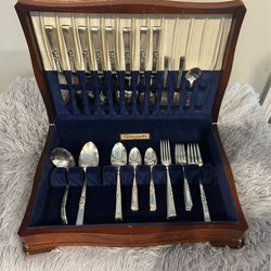 Oneida Silverware, Morning Star, 8 piece (plus) serving set with wood case