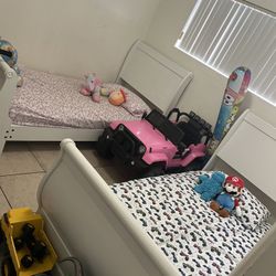 Twin Beds 