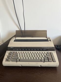 Smith Corona SR 2000 Electronic Typewriter