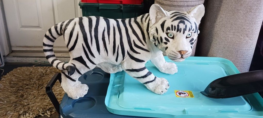 Nice White Tiger Cub Statue