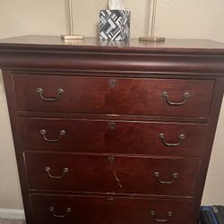 Dresser & 2 nightstands