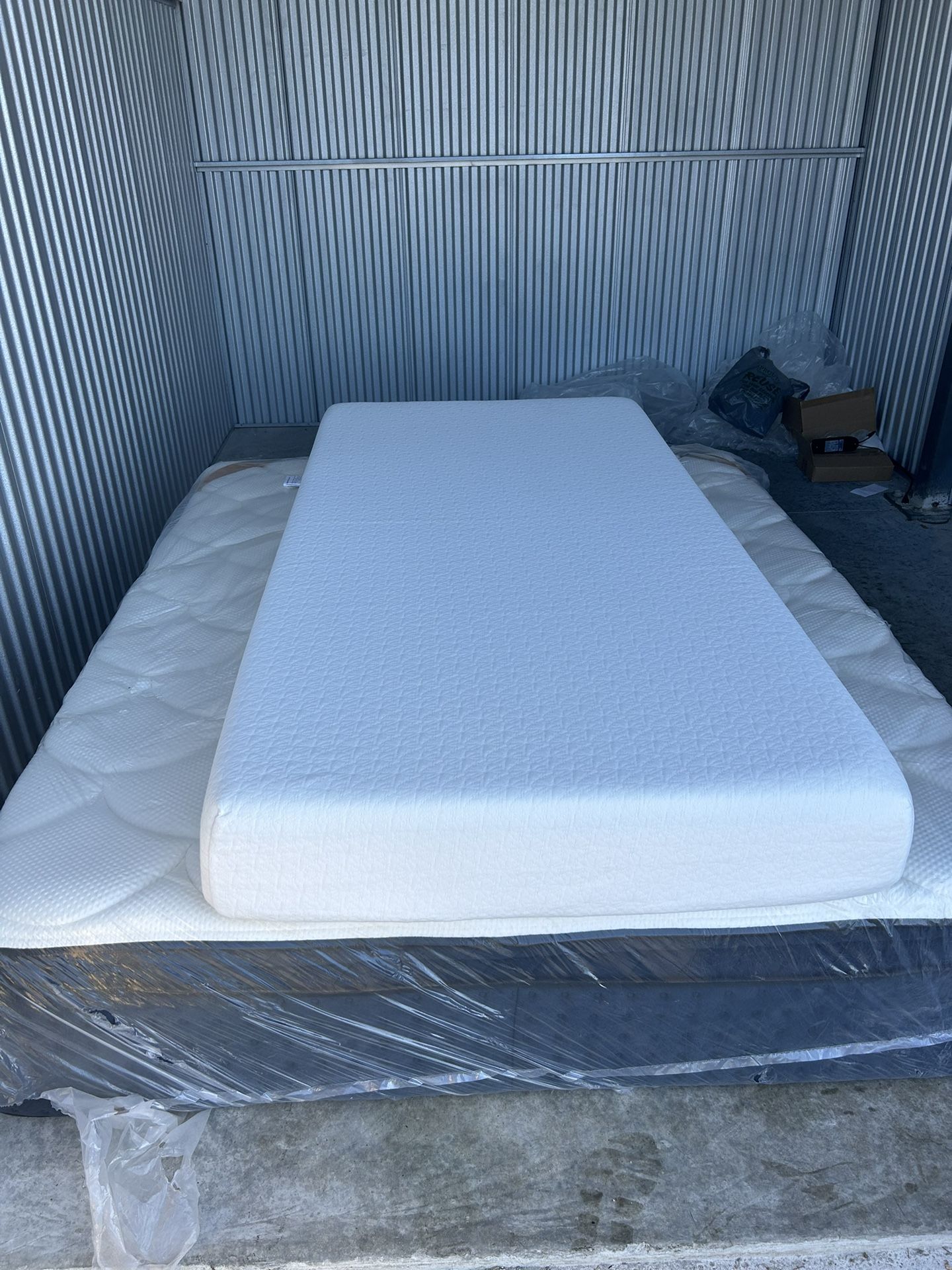 Almost New Twin XL Memory Foam 