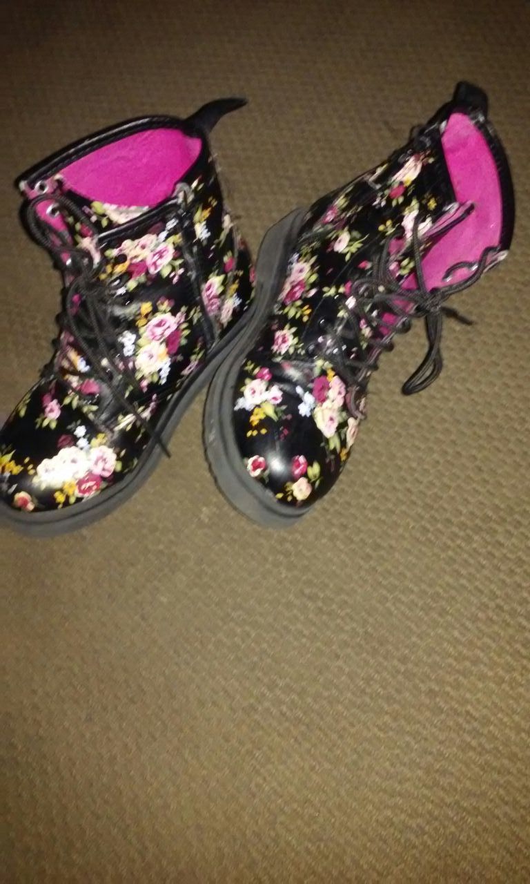 Girl boots