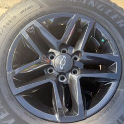 4 used rims chevy 6x5.5 o 6x139.7 & tires goodyear wrangler workhorse A/T with 80% of life tread
