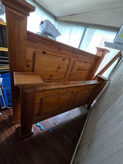 Queen wood head board and foot board