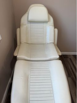 Clean Beige non electric hydraulic spa chair.