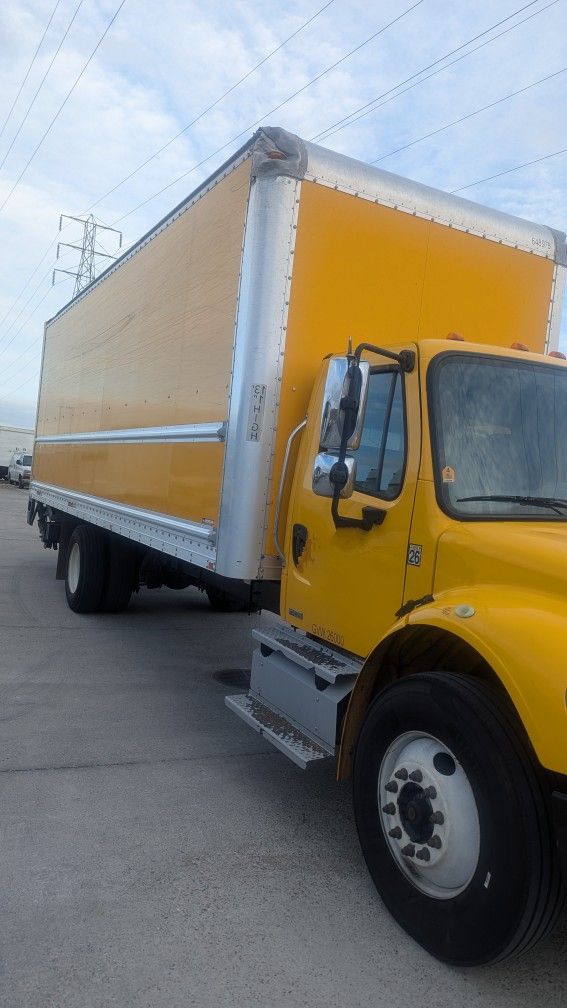 2013 Freightliner M2 M2 106
