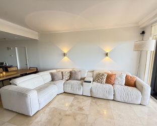 Power Reclining Sectional – Triple Power – Like New