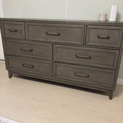 7 Cabinet Dresser
