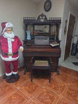 Antique pump Organ that works