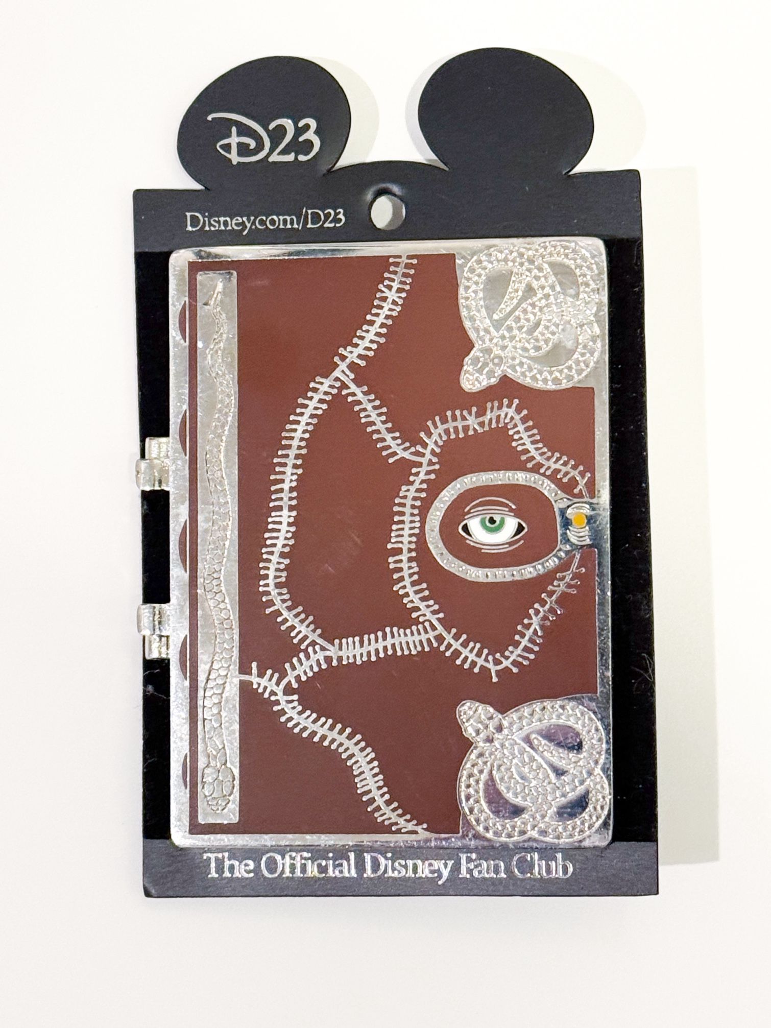 🌟 Disney D23 Exclusive Hocus Pocus Spell Book Hinge Pin – Limited Edition 1500
