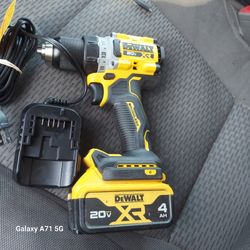 Drill  Baterie And Charger 