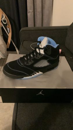 Retro Jordan 5’s black and unc size 11.5