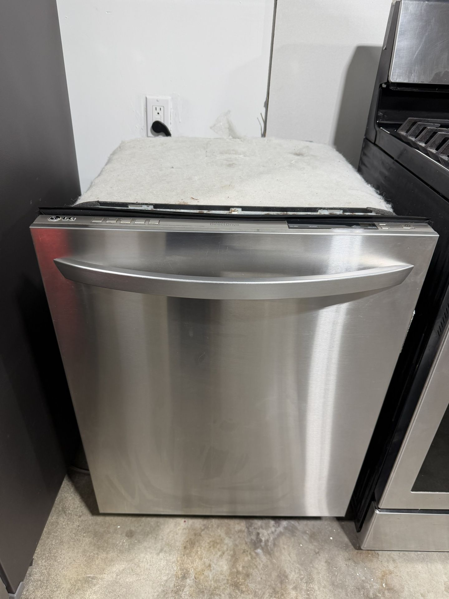 LG Stainless Steel Dishwasher – Good Condition, Works Perfectly