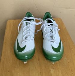 NIKE VAPOR ULTRA FLY BASEBALL CLEATS. EUC for Sale in Toms River