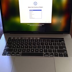 Apple- MacBook Pro 15.4" 2019 - Mint Condition