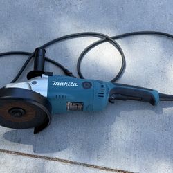 Makita GA7021 120V 7" Angle Grinder 
