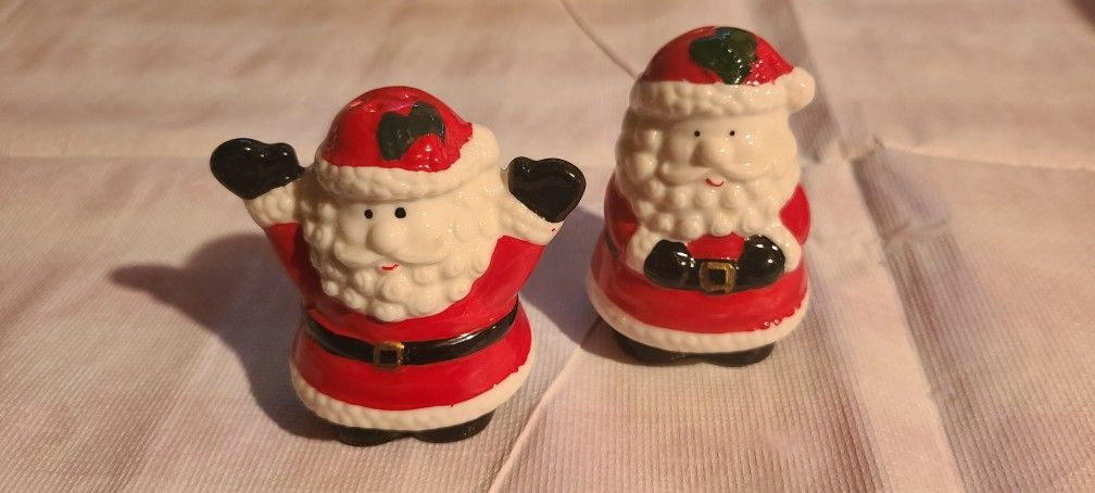 Santa Salt & Pepper Shakers Set 