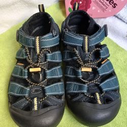 Keen kids Newport H2 Size 2 Closed Toe Water Sandal, footwear  Teal BLUE Closed Toe
