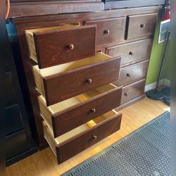 Dresser / Nine drawers dresser