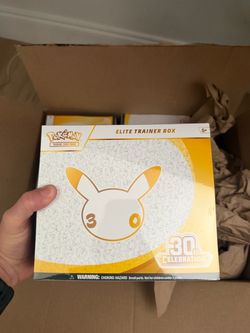 Pokémon TCG 30th Celebrations Elite Trainer Box
