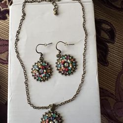 New Set Of Necklace Pendant And Earrings 