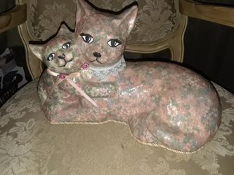 Floral decoupage mother cat & kitten statue